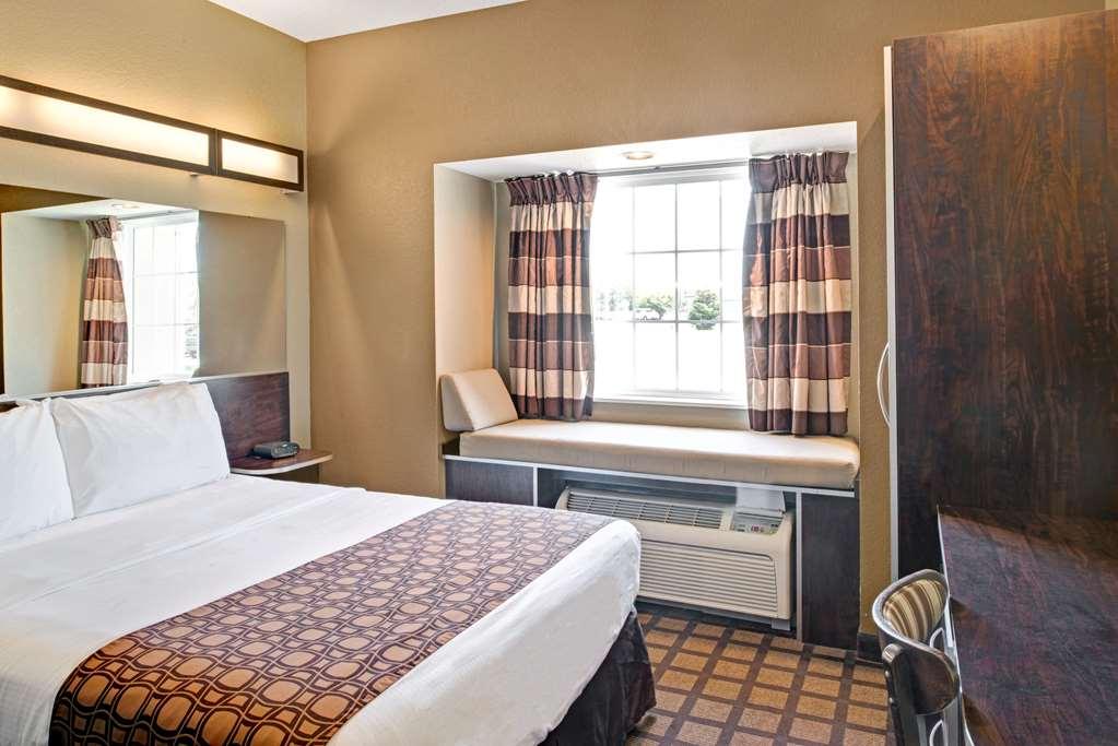 Microtel Inn & Suites By Wyndham Bluffs Каунсъл Блъфс Екстериор снимка