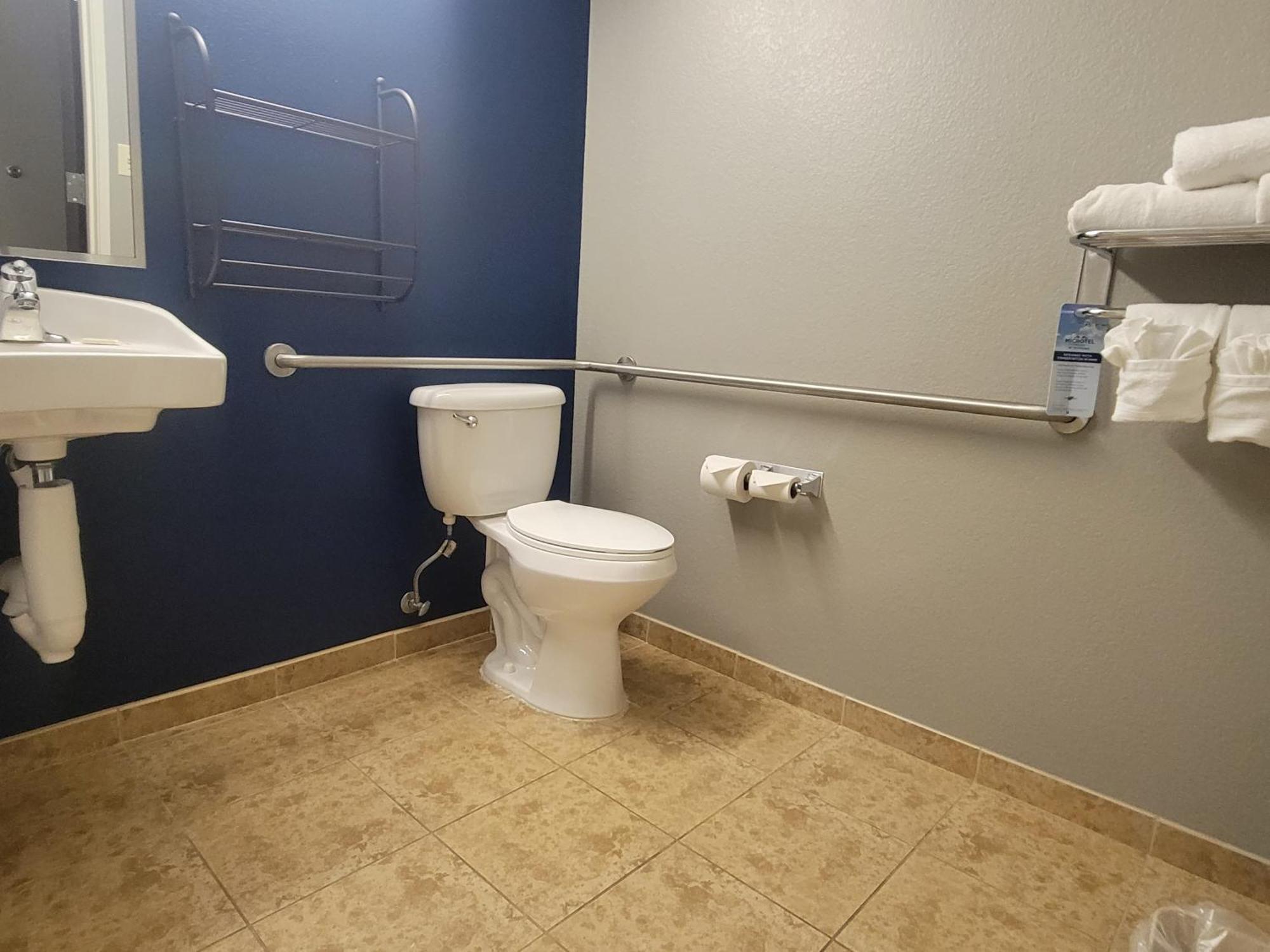 Microtel Inn & Suites By Wyndham Bluffs Каунсъл Блъфс Екстериор снимка