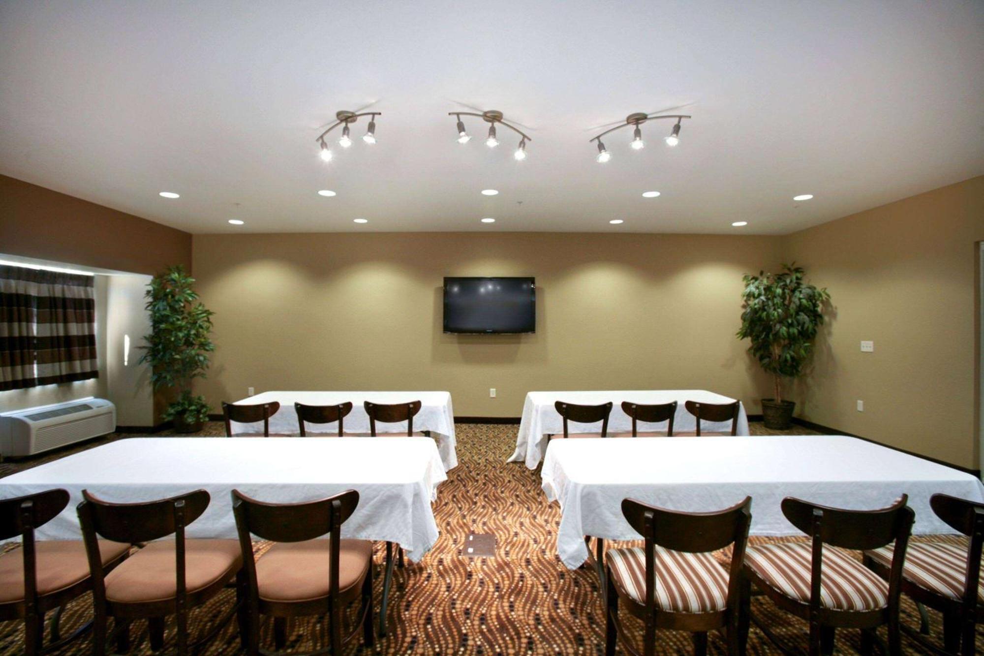 Microtel Inn & Suites By Wyndham Bluffs Каунсъл Блъфс Екстериор снимка